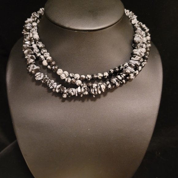 Jewelry - Vintage Snowflake Obsidian Beaded Necklace